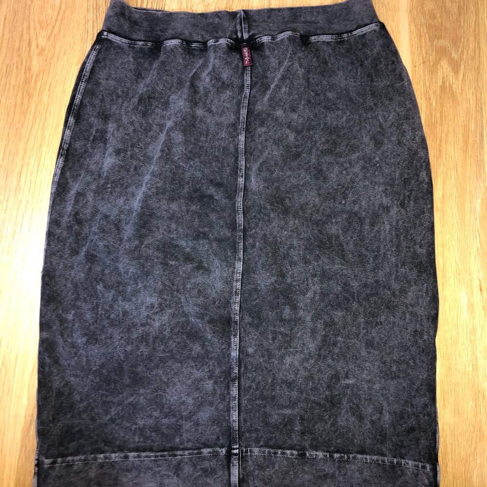 Heather gray knee length Hard Tail skirt size M